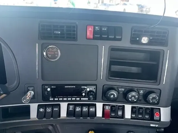 2024 Kenworth T880
