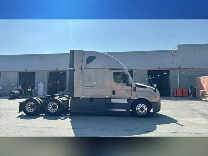 2023 Freightliner Cascadia 126
