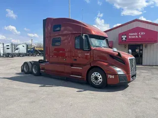 2023 VOLVO VNL64T860