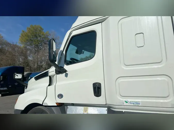 2021 Freightliner Cascadia 126