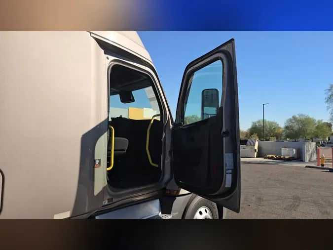 2023 Freightliner Cascadia 126