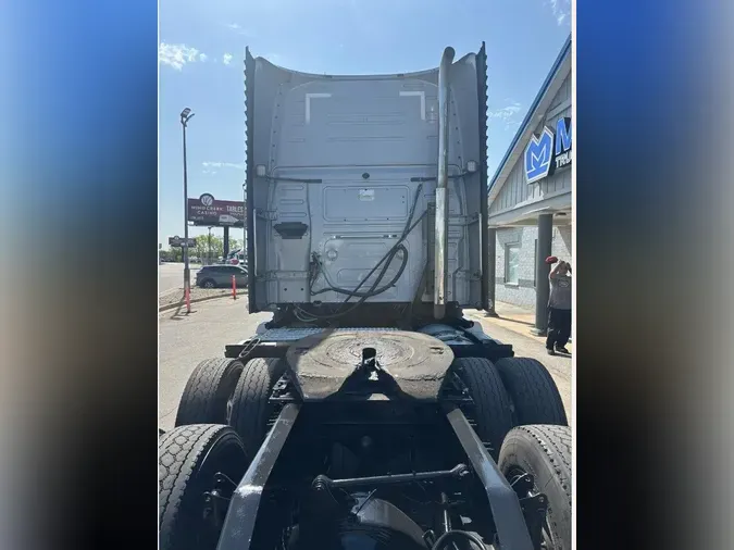 2023 VOLVO VNL64T860