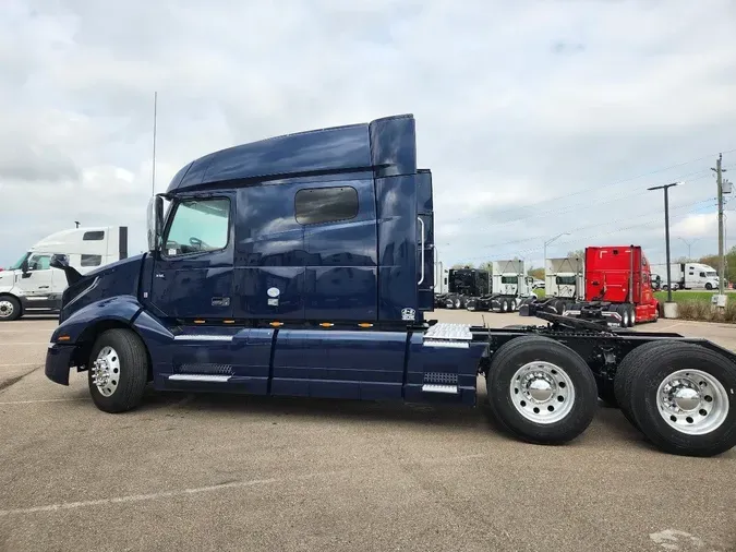 2022 VOLVO VNL64T740