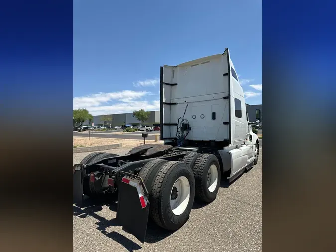 2019 NAVISTAR INTERNATIONAL LT625 SLPR CAB