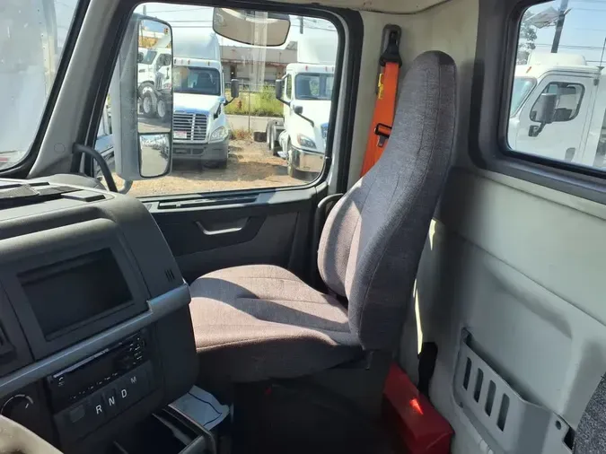 2019 VOLVO VNR42T 300