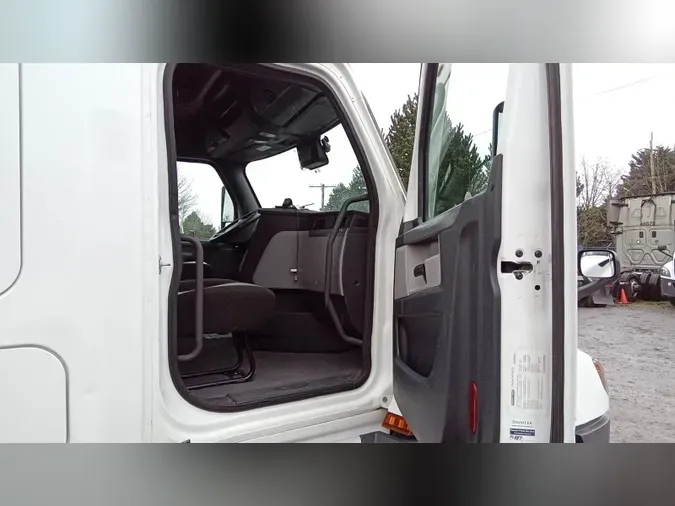 2021 Freightliner Cascadia 1266f5ad31a3b93f208d7560b4d312b0597