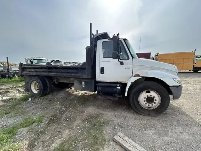 2004 INTERNATIONAL DURASTAR 4300