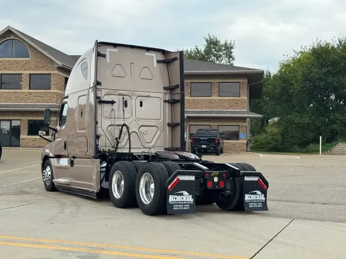 2022 FREIGHTLINER Cascadia 1266f70aef63c7addeba9686cb338a26c9d