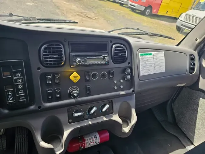 2017 FREIGHTLINER M2 106