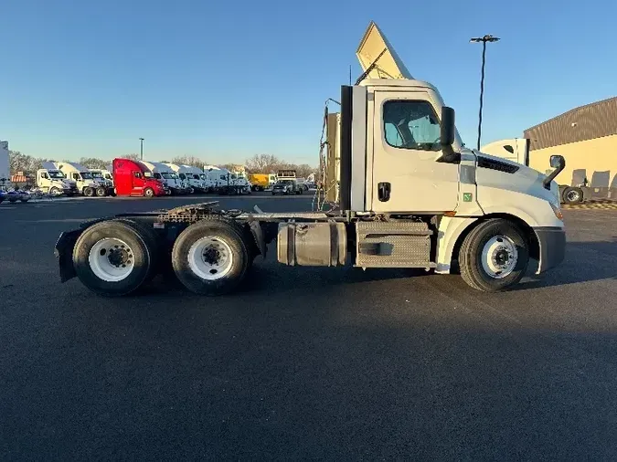 2020 Freightliner T12664ST