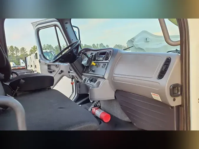 2016 FREIGHTLINER/MERCEDES M2 106