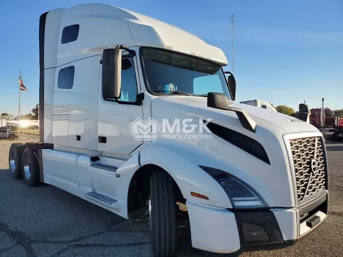 2020 VOLVO VNL64T760