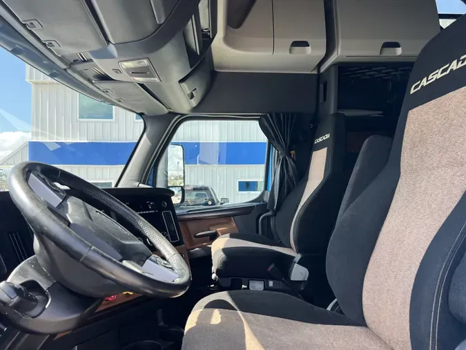 2019 Freightliner Cascadia 126