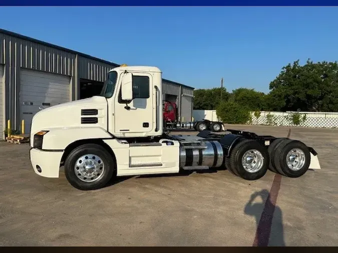 2019 MACK AN64T