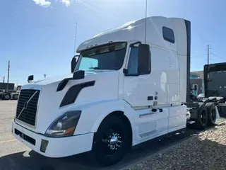 2015 VOLVO VNL670