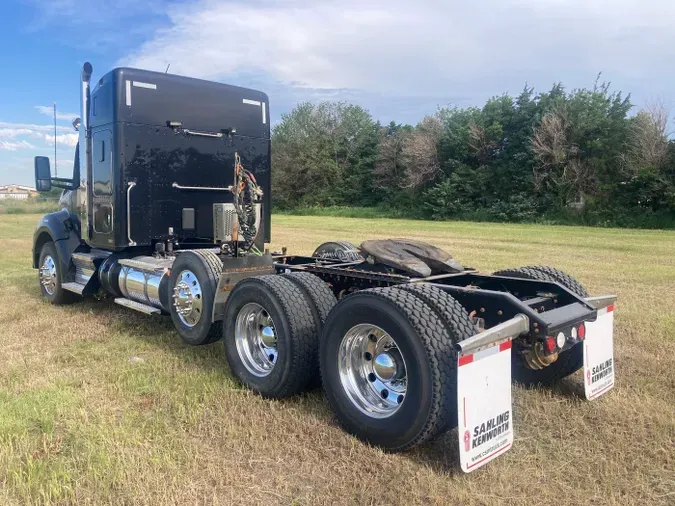 2021 Kenworth T880