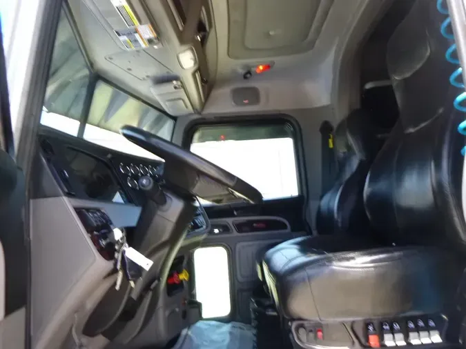 2022 Peterbilt 389