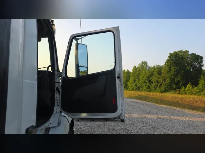 2019 Volvo VNL300
