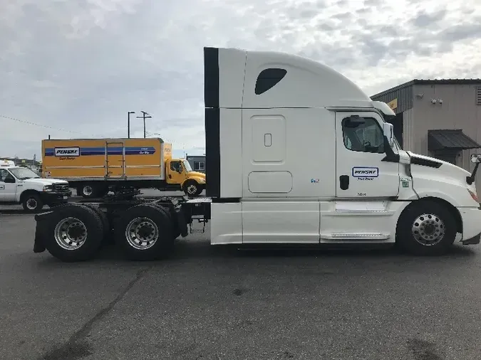 2019 Freightliner T12664ST