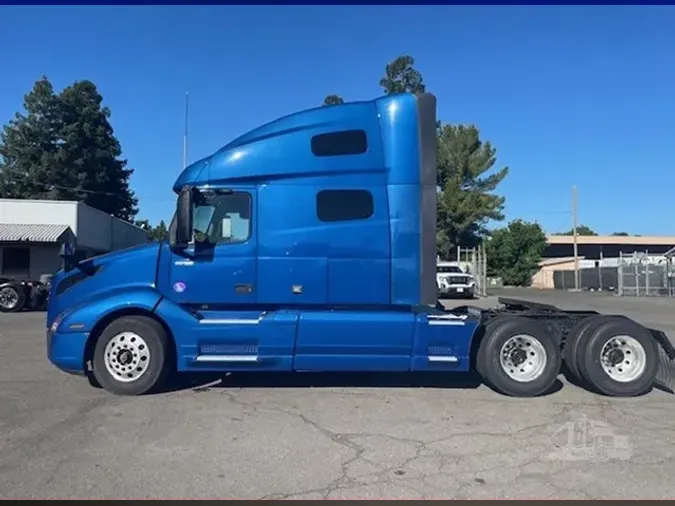 2021 VOLVO VNL64T760