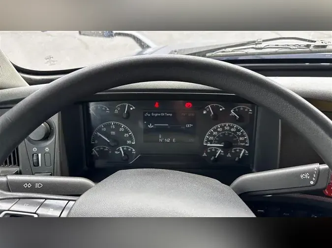 2022 VOLVO VNL760
