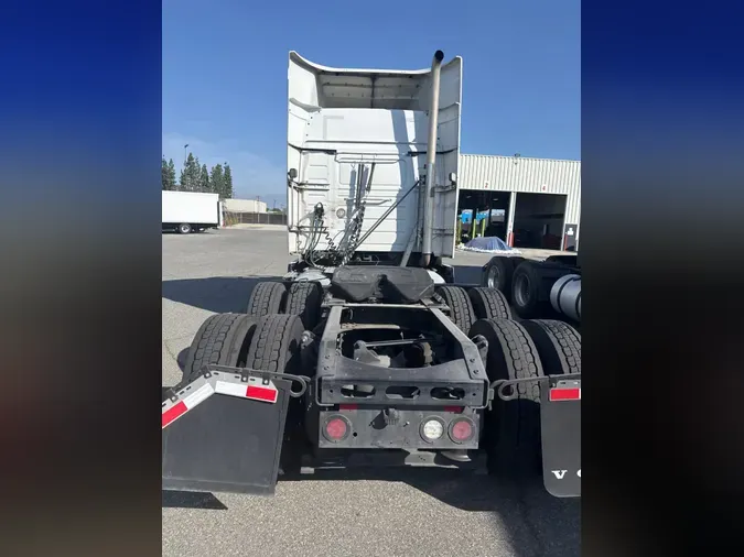 2020 VOLVO VNR64T-640