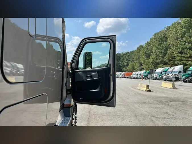 2022 Freightliner Cascadia 126