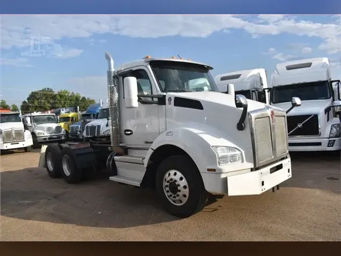 2020 KENWORTH T880