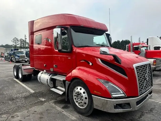 2020 VOLVO VNL64T740