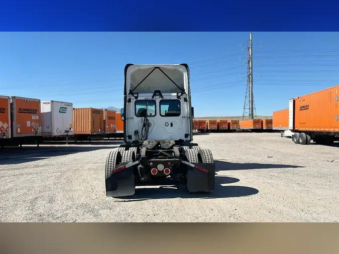 2020 Freightliner Cascadia 126