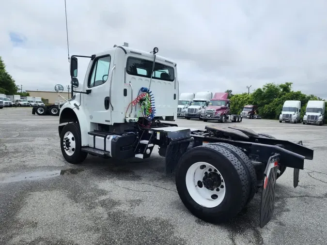 2012 FREIGHTLINER M2 106