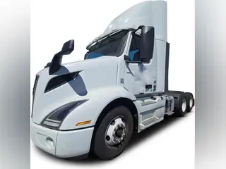 2023 Volvo VNR64T300