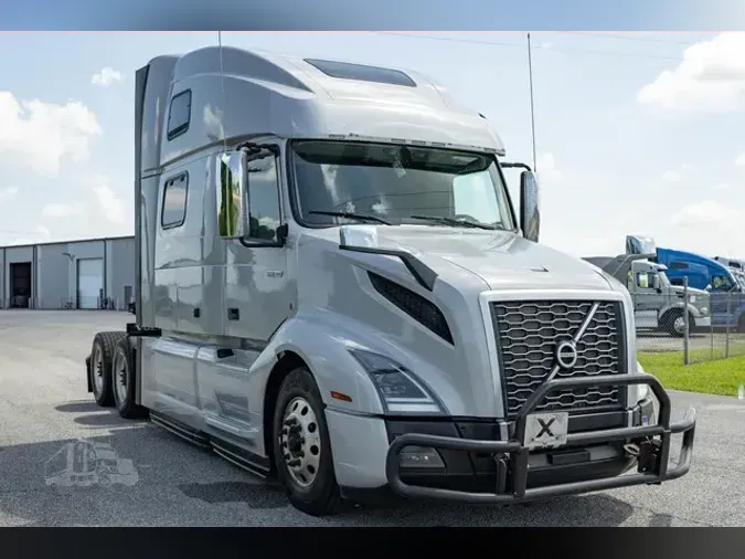 2022 VOLVO VNL64T860