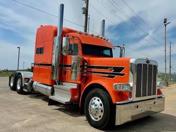 2023 Peterbilt 389