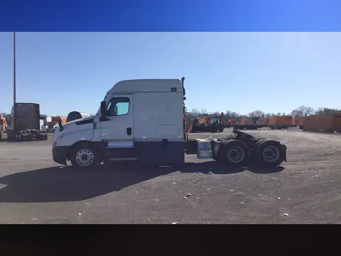 2021 Freightliner Cascadia 1266fa7a42355d2fd18d44e59461f2a8a7d