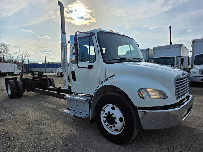 2017 FREIGHTLINER/MERCEDES M2 106