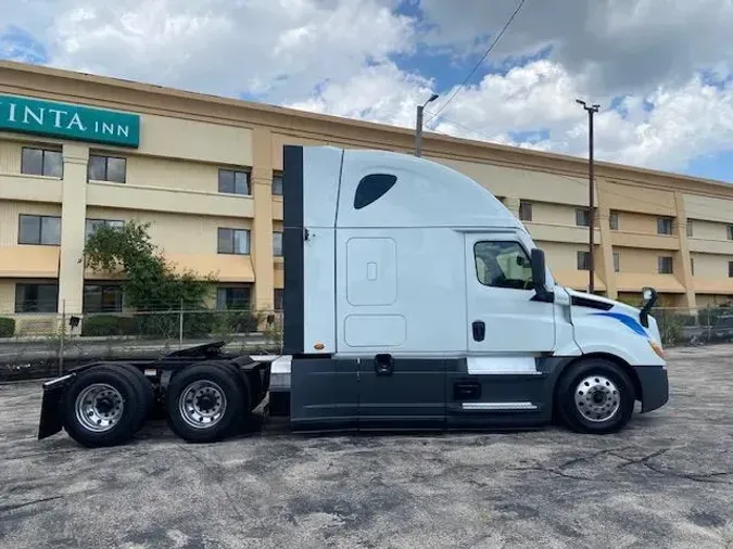 2021 Freightliner Cascadia6fb4ef49799e1163639f22be82c70b84