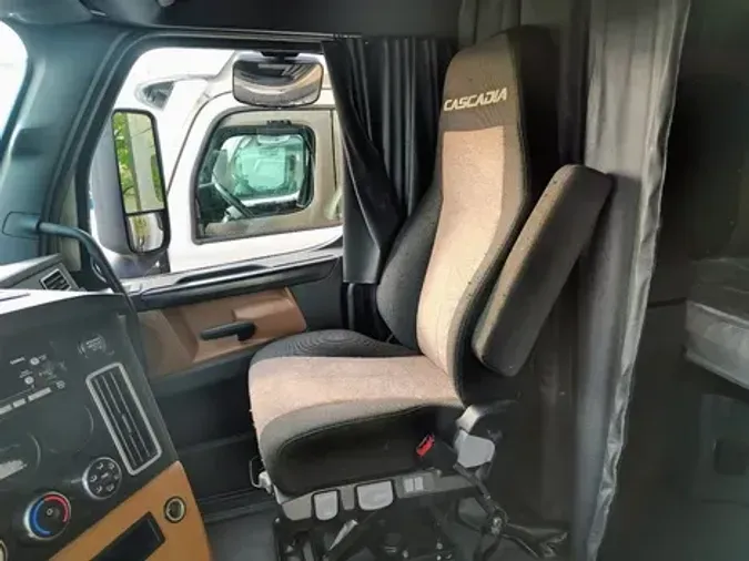 2021 FREIGHTLINER CA126