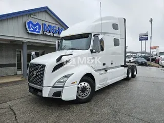 2021 VOLVO VNL760