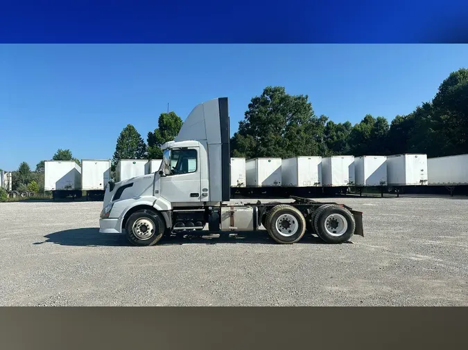 2015 Volvo VNL300