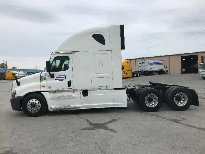 2019 Freightliner X12564ST