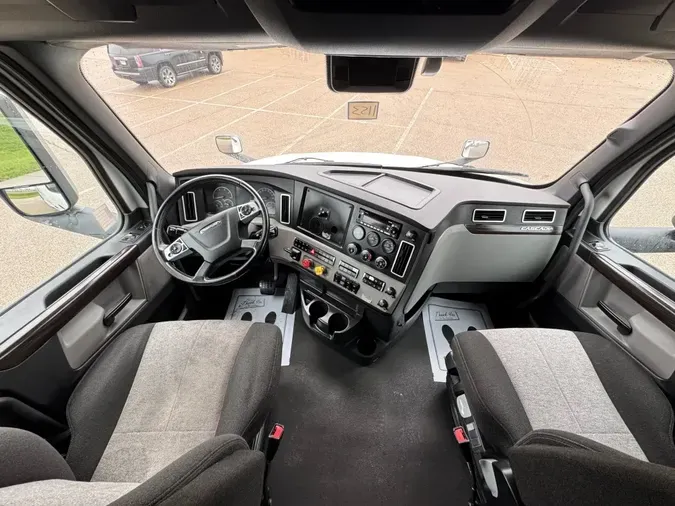 2022 FREIGHTLINER Cascadia 126