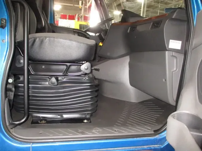 2021 NAVISTAR INTERNATIONAL LT625 SLPR CAB