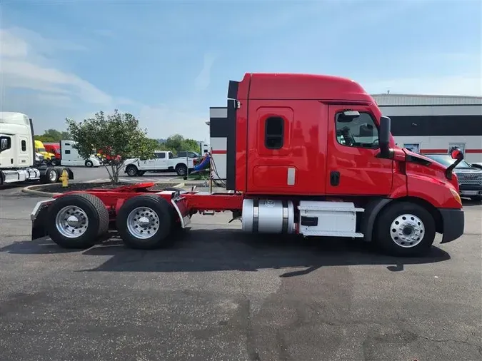 2021 FREIGHTLINER CA116