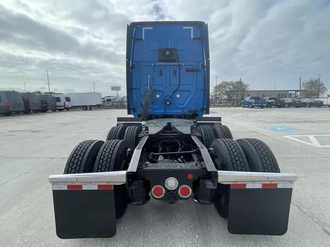 2019 Freightliner Cascadia 126