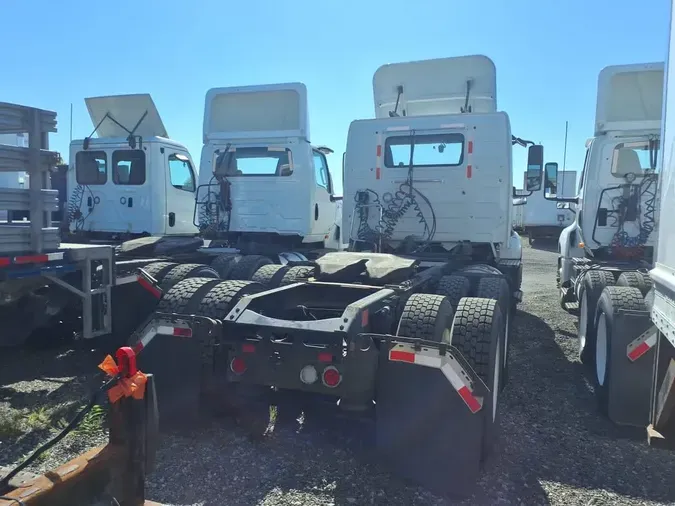 2019 VOLVO VNL64T-300
