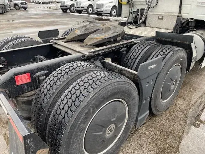 2023 Volvo VNR64T400