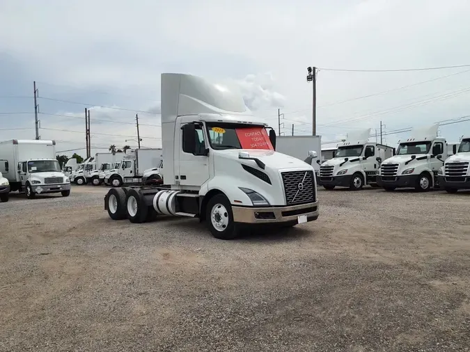 2019 VOLVO VNL64T-300