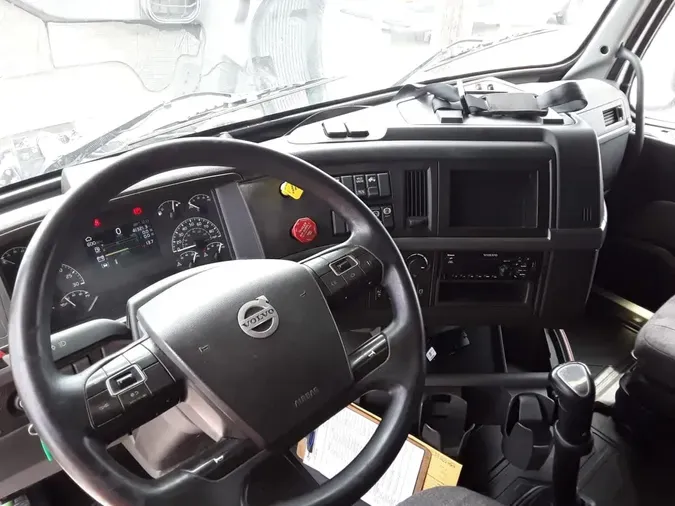 2020 VOLVO VNL64T-760