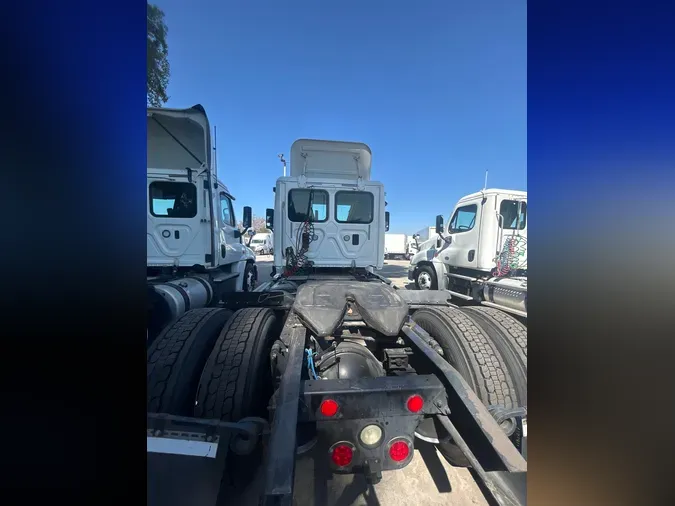 2014 FREIGHTLINER/MERCEDES CASCADIA 113